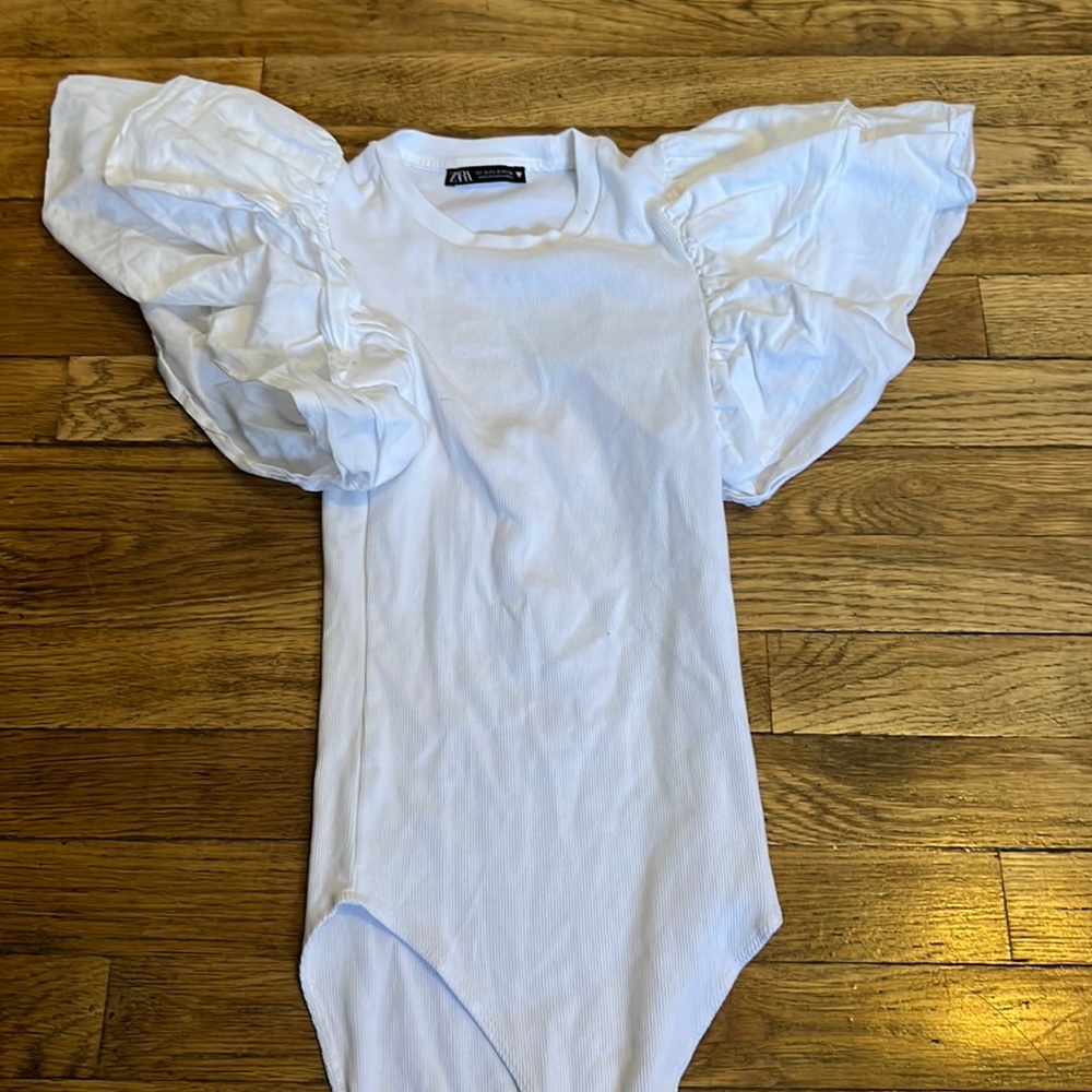Ruffle sleeve body suit